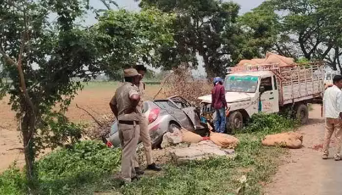 గీసుగొండలో రోడ్డు ప్రమాదం.. కారును ఢీ కొట్టిన బొలెరో గీసుగొండలో రోడ్డు ప్రమాదం.. కారును ఢీ కొట్టిన బొలెరో