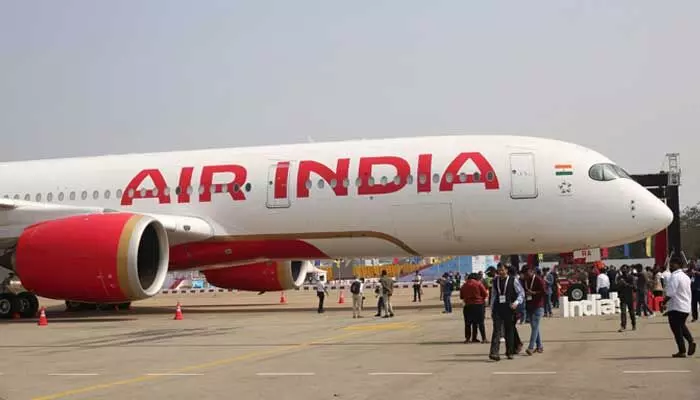 Air India: ప్రమాదానికి ముందు విమానంలో దిగ్భ్రాంతికర పరిస్థితి!.. ఎయిరిండియా నిర్లక్ష్యం వల్లే ఈ ఘోరం? Air India: ప్రమాదానికి ముందు విమానంలో దిగ్భ్రాంతికర పరిస్థితి!.. ఎయిరిండియా నిర్లక్ష్యం వల్లే ఈ ఘోరం?