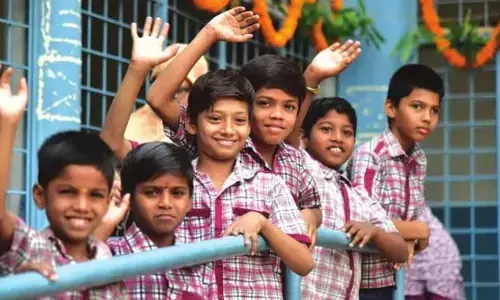 ప్రభుత్వ స్కూళ్లలో 3 లక్షలు దాటిన అడ్మిషన్లు