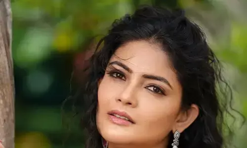 సినీనటి కల్పికకు దిమ్మతిరిగే షాక్.. కేసు నమోదు చేసిన పోలీసులు