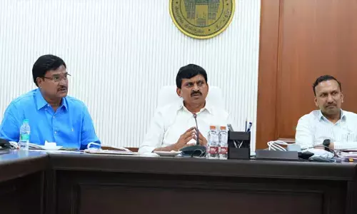 భారీ వర్షాలు.. అవసరమైతే వారికి ఇందిరమ్మ ఇండ్లు ఇవ్వండి: అధికారులతో మంత్రి పొంగులేటి సమీక్ష