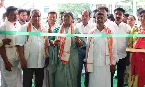 ములుగు ఏజెన్సీలో మంత్రి సీత‌క్క ప‌ర్య‌ట‌న‌.. ప‌లు అభివృద్ది కార్య‌క్ర‌మాల‌కు శంకుస్థాప‌న‌..