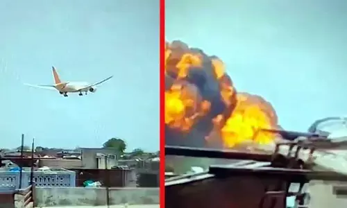 Ahmedabad Plane Crash : అహ్మదాబాద్ విమాన ప్రమాదం.. రెండు భారీ భవనాలకు మంటలు