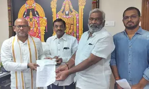 టీటీడీకి భారీగా విరాళం.. ఈవోకు చెక్ అందజేత