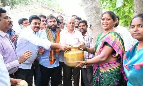 మంత్రి చొరవ.. 15 ఏళ్ల తర్వాత ఆ గ్రామానికి త్రాగునీరు