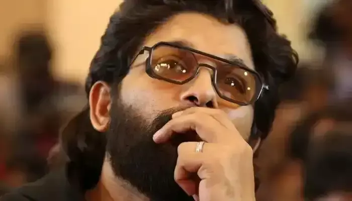 డిజాస్టర్ దర్శకుడితో అల్లు అర్జున్ సినిమా.. సోషల్ మీడియాలో ట్రోలింగ్ ?