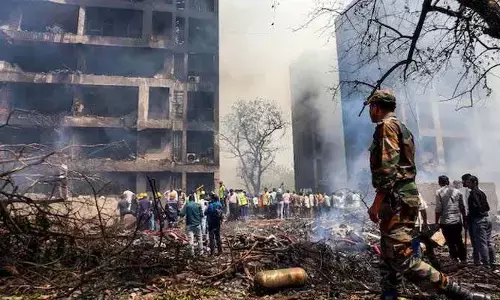 Plane Crash : భార్య చివరి కోరిక తీర్చడానికి ఇండియా వచ్చి.. విమాన ప్రమాదంలో అనంత లోకాలకు