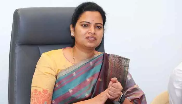 దారుణమైన ట్రోల్స్.. .. ప్రముఖ మీడియాపై విడదల రజిని ఫిర్యాదు దారుణమైన ట్రోల్స్.. .. ప్రముఖ మీడియాపై విడదల రజిని ఫిర్యాదు
