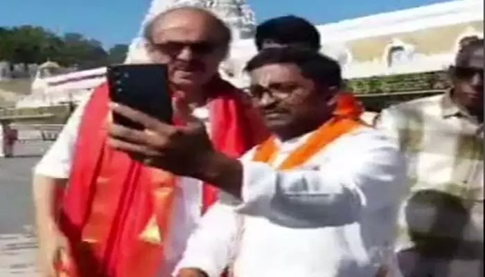 Tirumala News:శ్రీవారి సేవలో ప్రముఖ సినీ నిర్మాత Tirumala News:శ్రీవారి సేవలో ప్రముఖ సినీ నిర్మాత
