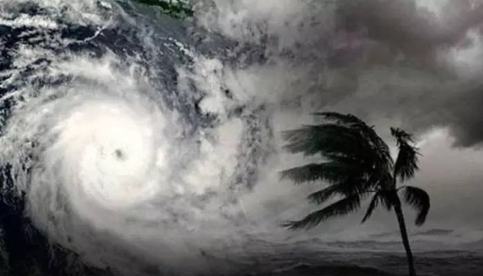 Heavy Rain Alert:రాష్ట్ర ప్రజలకు రెయిన్ అలర్ట్.. ఈ జిల్లాల్లో భారీ వర్షాలు Heavy Rain Alert:రాష్ట్ర ప్రజలకు రెయిన్ అలర్ట్.. ఈ జిల్లాల్లో భారీ వర్షాలు
