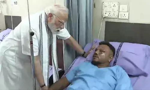 మృత్యుంజయుడిని పరామర్శించిన ప్రధాని మోడీ..
