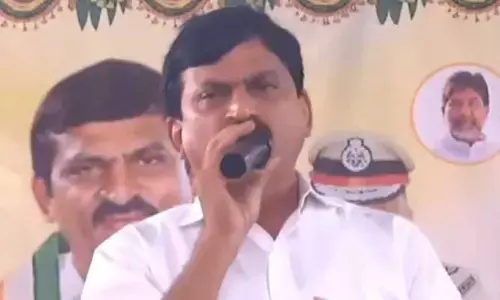 Ponguleti: బొమ్మలు చూపెట్టి వెళ్లిపోయే ప్రభుత్వం కాదు.. బీఆర్ఎస్ పై మంత్రి పొంగులేటి సెటైర్లు