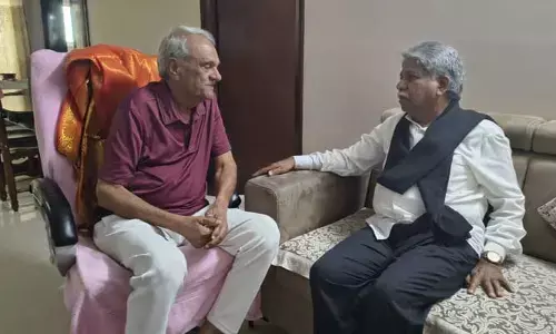 సీపీఐ నారాయణతో మందకృష్ణ మాదిగ భేటీ
