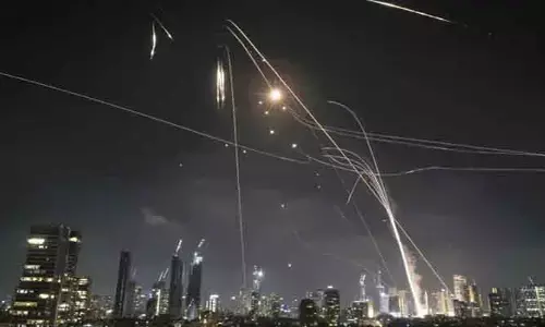 Israel - Iran Conflict: టెహ్రాన్‌పై ఇజ్రాయెల్ దాడులు, టెల్ అవీవ్‌పై ఇరాన్ ప్రతీకార మిసైల్ దాడులు