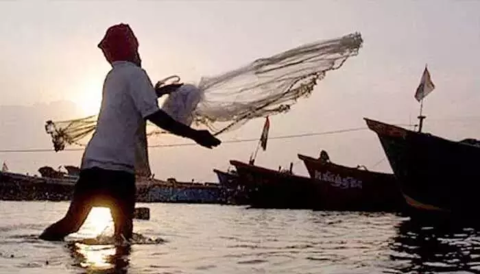 రాష్ట్రంలోని మత్స్యకారులకు భారీ ఊరట రాష్ట్రంలోని మత్స్యకారులకు భారీ ఊరట