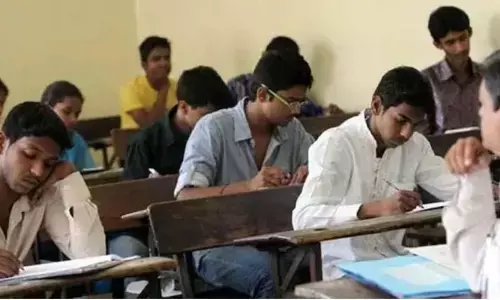 దళిత విద్యార్థుల తిప్పలు..!