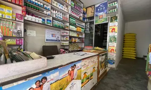 పుట్టగొడుగుల్ల వెలుస్తున్న ఫర్టిలైజర్ షాపులు
