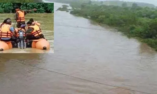 వాగులో ఊహించని ప్రమాదం.. యువకుల కోసం గాలింపు