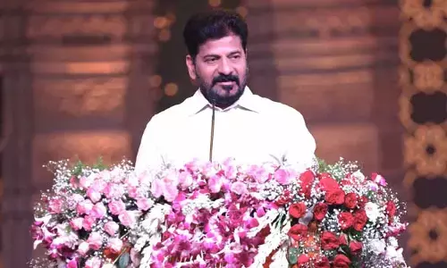 CM Revanth: ‘నిద్రలో కనేది కల..  నిద్రపోతున్న సమాజాన్ని మేల్కొలిపేది కళ’