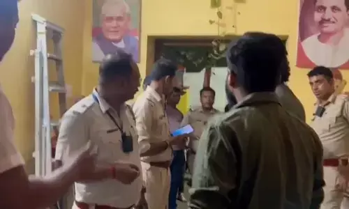 బంకూరా బీజేపీ కార్యాలయంలో అర్ధరాత్రి పోలీసుల దాడి