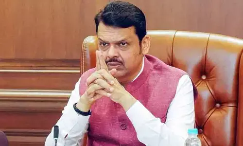 ఇంద్రాయణి నదిపై కూలిన వంతెన.. అధికారులకు సీఎం ఫడ్నవీస్ కీలక ఆదేశాలు