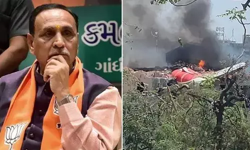 మాజీ సీఎం రూపానీ మృతికి గుజరాత్ ప్రభుత్వ సంతాపం.. రోజంగా సగం ఎత్తులోనే జెండాలు!