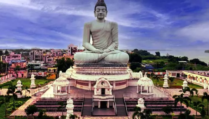 ఆకర్షణీయంగా అమరావతి.. ప్రపంచస్థాయిలో అభివృద్ధి! ఆకర్షణీయంగా అమరావతి.. ప్రపంచస్థాయిలో అభివృద్ధి!
