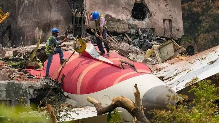 Air India accident: ఎయిరిండియా ప్రమాదంపై నిపుణుల పరిశీలన Air India accident: ఎయిరిండియా ప్రమాదంపై నిపుణుల పరిశీలన