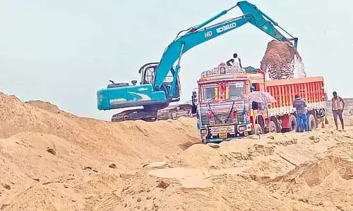 ఇందిరమ్మ ఇండ్లు.. రెచ్చిపోతున్న ఇసుక మాఫియా