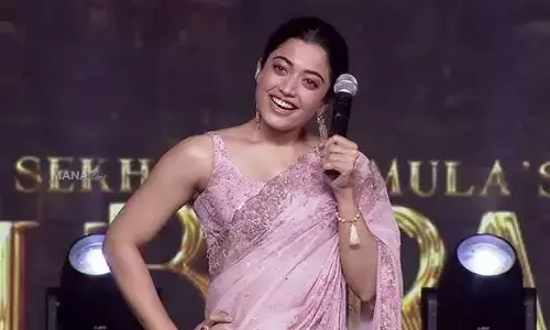దయచేసి కూర్చోరా..?.. ఓకే ఐ లవ్ యూ.. పబ్లిక్‌గా ప్రపోజ్ చేసిన రష్మిక!