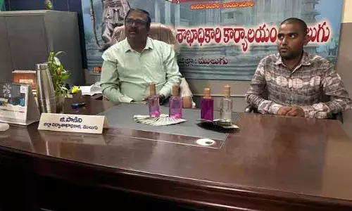 ఏసీబీకి చిక్కిన ములుగు డీఈవో పాణిని