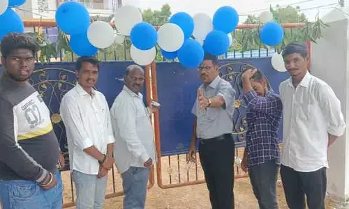 అనుమతి లేని నారాయణ పాఠశాల సీజ్..