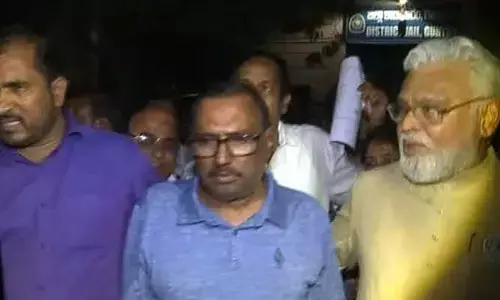 Ap: జైలు నుంచి జర్నలిస్టు కొమ్మినేని శ్రీనివాసరావు విడుదల
