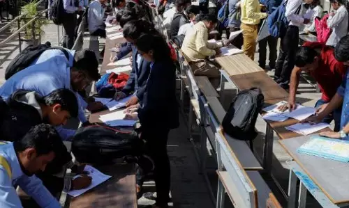 Unemployment: దేశంలో పెరిగిన నిరుద్యోగ రేటు