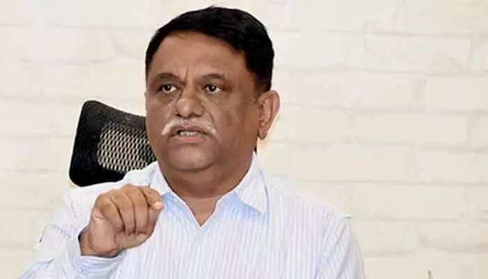 సీనియర్ IAS అరవింద్ కుమార్కు షాక్.. సెలవులను రద్దు చేసిన సర్కార్ సీనియర్ IAS అరవింద్ కుమార్కు షాక్.. సెలవులను రద్దు చేసిన సర్కార్