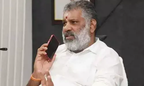 మాజీ ఎమ్మెల్యే చెవిరెడ్డికి బిగ్ షాక్.. బెంగళూరు ఎయిర్‌పోర్టులో అడ్డుకున్న పోలీసులు