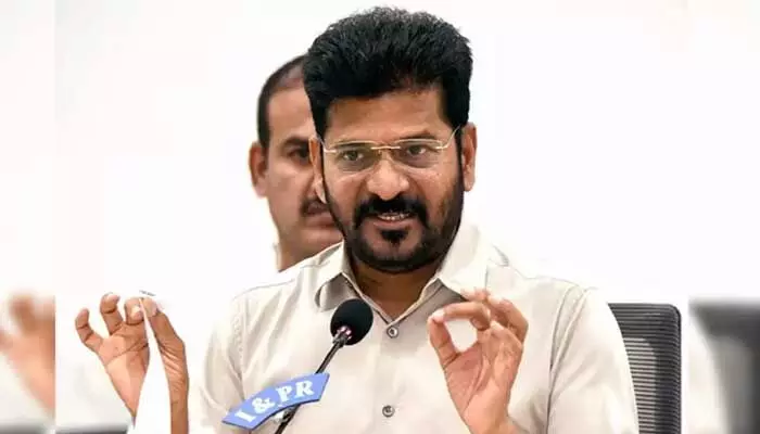CM Revanth Reddy: బనకచర్లపై సీఎం రేవంత్ రెడ్డి మీడియా సమావేశం.. లైవ్ లోనే అడ్డుతగిలిన బీఆర్ఎస్ CM Revanth Reddy: బనకచర్లపై సీఎం రేవంత్ రెడ్డి మీడియా సమావేశం.. లైవ్ లోనే అడ్డుతగిలిన బీఆర్ఎస్