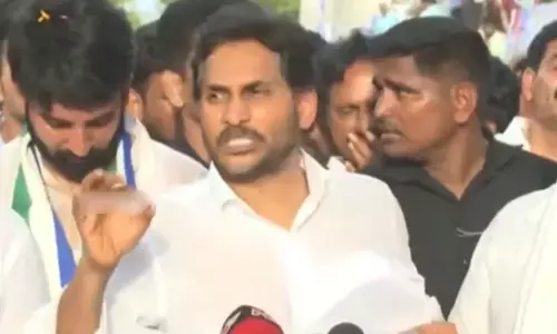 కమ్మ వాళ్ళు మా పార్టీలో ఉంటే నీకేమైనా అభ్యంతరమా.. జగన్ ఫైర్