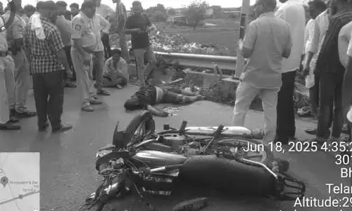 లారీ బైకు ఢీ..!ఒకరు మృతి..!