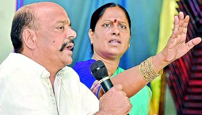 కొండా సురేఖ మంత్రి పదవి పోతుందని ప్రచారం.. సొంత నేతలపై రెచ్చిపోయిన కొండా మురళి కొండా సురేఖ మంత్రి పదవి పోతుందని ప్రచారం.. సొంత నేతలపై రెచ్చిపోయిన కొండా మురళి