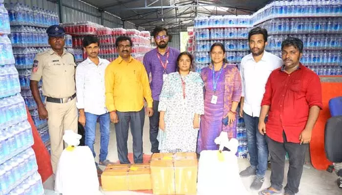 ఐఎస్ఐ మార్క్ను అక్రమంగా ముద్రిస్తున్న కేంద్రంపై అధికారుల దాడులు ఐఎస్ఐ మార్క్ను అక్రమంగా ముద్రిస్తున్న కేంద్రంపై అధికారుల దాడులు