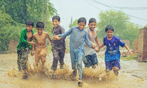 వానొస్తుందని ఇంట్లో ముదురుకోవడం కాదు మావా.. మీ పిల్లలకు ఇవి నేర్పించండి.!