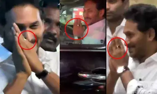 చంద్రబాబు బాటలోనే జగన్.. చేతి వేలికి కొత్త రింగ్... !