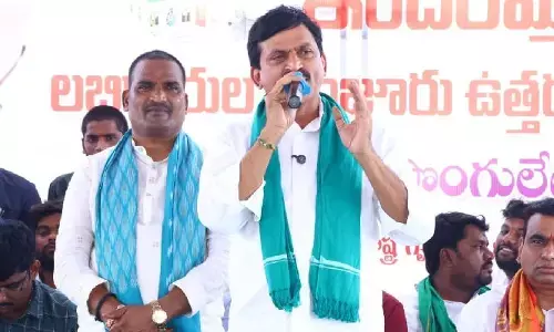 ప్రభుత్వ సొమ్ముతో భోజనం చేసి అబద్ధపు హామీలు.. మంత్రి పొంగులేటి