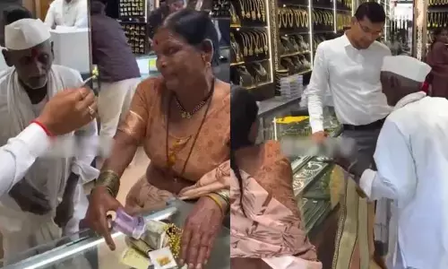 మంగళసూత్రం కోసం గోల్డ్ షాపుకు వృద్ధ దంప‌తులు..య‌జ‌మాని చేసిన ప‌నికి అంతా షాక్