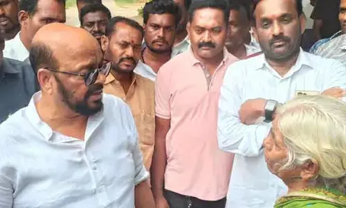 మృతుడి కుటుంబానికి కొండా పరామర్శ