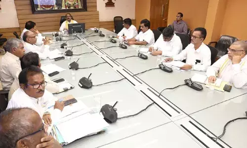 Tirumala News:రద్దీకి తగ్గట్టుగా లడ్డూ  కౌంటర్‌లో సిబ్బందిని నియమించాలి: టీటీడీ ఈవో