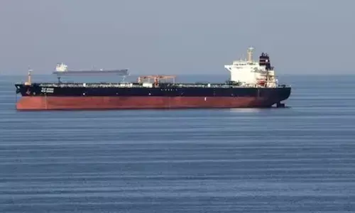 Strait of Hormuz: హోర్ముజ్ జలసంధిని మూసేసే యోచనలో ఇరాన్