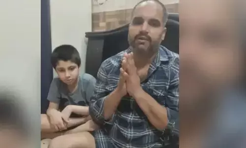 Viral video: టీచర్‌ నా కొడుకు హోం వర్క్ రాయలేకపోతున్నా క్షమించండి...విద్యార్థి తండ్రి రిక్వెస్ట్
