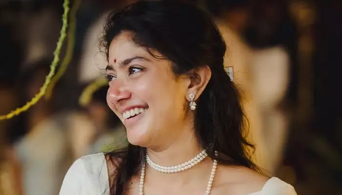 ఈ సినిమా కోసం చెమటోడ్చిన ప్రతి ఒక్కరికీ ప్రశంసలు దక్కాలనుకుంటున్నా.. సాయి పల్లవి ఆసక్తికర ట్వీట్ ఈ సినిమా కోసం చెమటోడ్చిన ప్రతి ఒక్కరికీ ప్రశంసలు దక్కాలనుకుంటున్నా.. సాయి పల్లవి ఆసక్తికర ట్వీట్